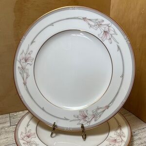 Excellent Noritake Jenna Floral Salad Plate Set of 2
